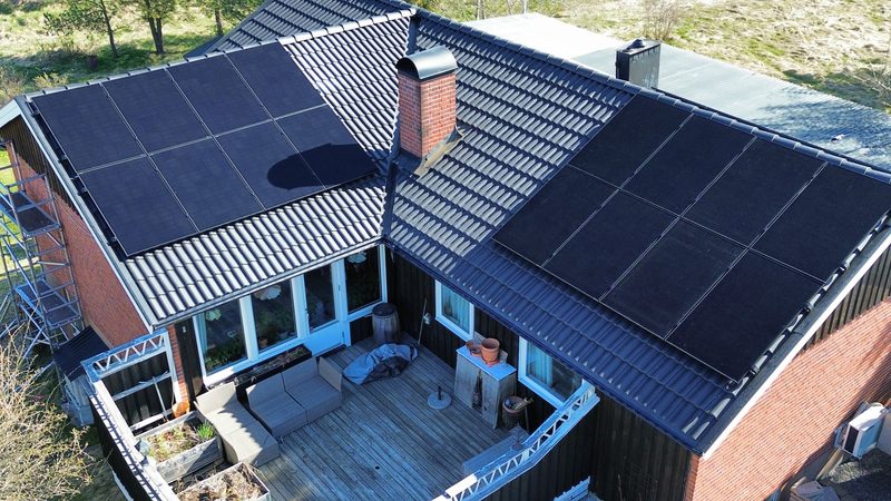 Solcellsinstallation tegelhus